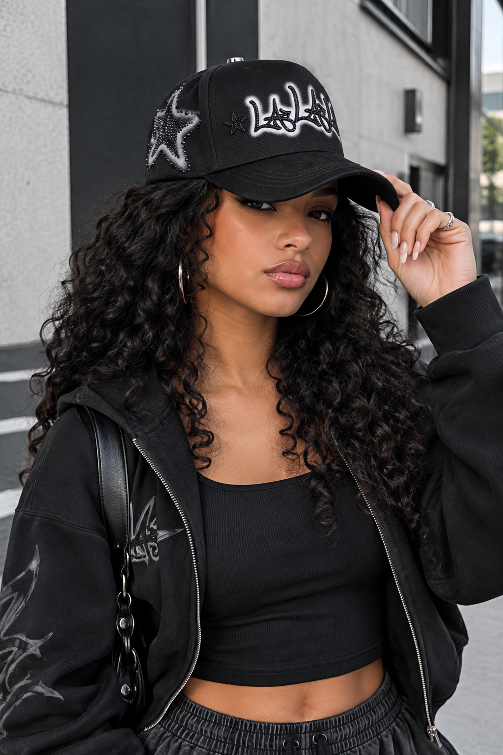 Modelo usando una gorra RICOHATS