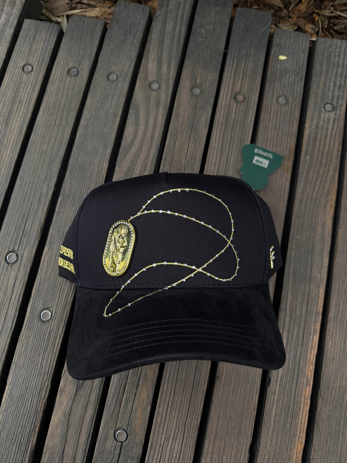 Gorra San Judas Golden de Rico Hats con rosario bordado