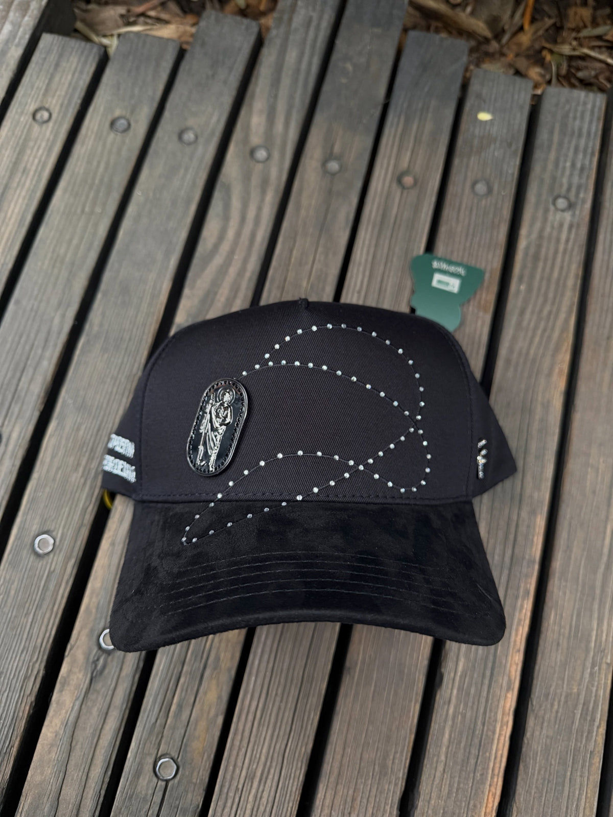 Gorra San Judas Black de Rico Hats con rosario bordado